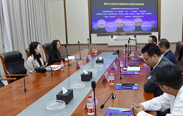 中國建設報領導一行蒞臨我司觀摩騰暉智能塔機操控系統